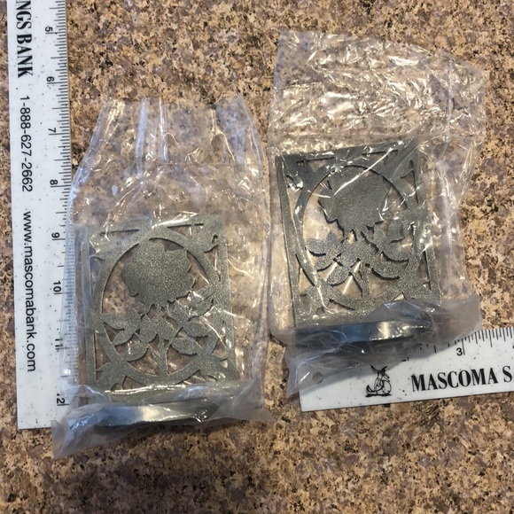 New In Plastic -Set of 2 Village Candle Votive Holders Maine - Picture 3 of 7